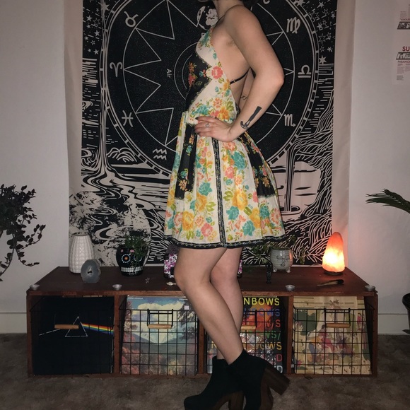 🌸 Bonita High-Neck Print Mini Dress in Black by Ecote at Urban Outfitters - Picture 4 of 7